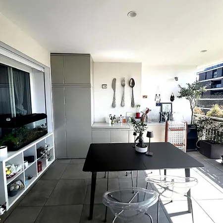 Urban Oasis - Two-room Apartment! דירה *