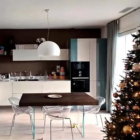 Urban Oasis - Two-room Apartment! דירה *