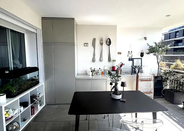 Urban Oasis - Two-room Apartment! Lägenhet *
